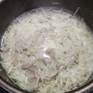 千切りキャベツと豚バラ肉の鍋風スープ
